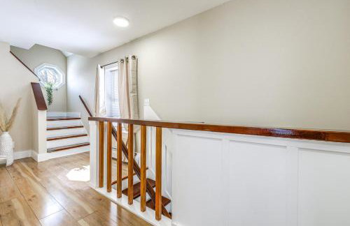 half Mi to Dtwn and Harbor Park Home with Large Yard! - Foto 20