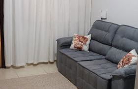 Casa com ar no quarto garagem espaço que cabe uma camionete cozinha completa - Foto 6