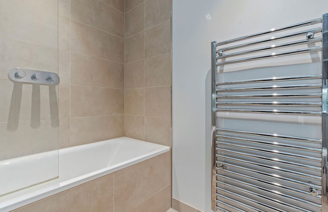 Elegant 2 Bed Apartment Within Many Attractions - Foto 17