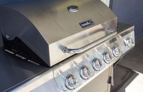 Vacation House! 6BR, FREE Heated Pool, Arcade & Hot Tub - Photo 21