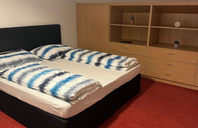 2 Bedrooms, 2 Baths House With a Living Room & an Upstairs Reception rea - Photo 2