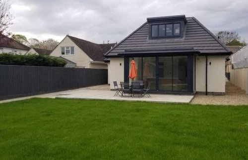 Orchid Lodge - Two Bed Generous Flat - Parking, Netflix, WIFI - Close to Blenheim Palace & Oxford - F4 - Photo 17