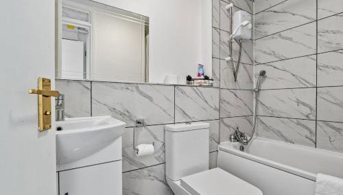 Shades of white in Mill Hill - Foto 5, towels, Shower