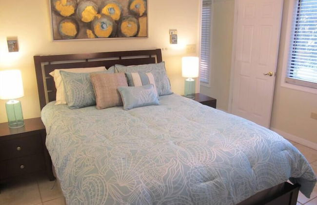 Fabulous one Bedroom in West Bay - Photo 9