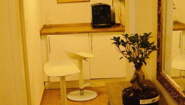 Check-in/check-out kiosk