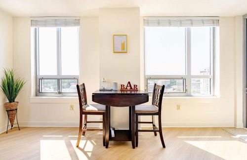 Downtown Silver Spring 2BR Skyline Balcony Suite Walkable to DC Metro LuxePad - Foto 12