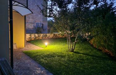 Charming Orange Apartment with Private Pool and Garden Oasis - Foto 41