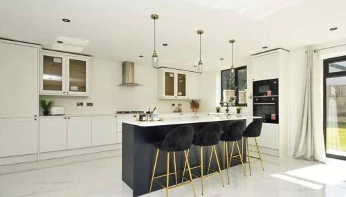 8 Bedroom House Sleeps 20 - Private Garden - Foto 3