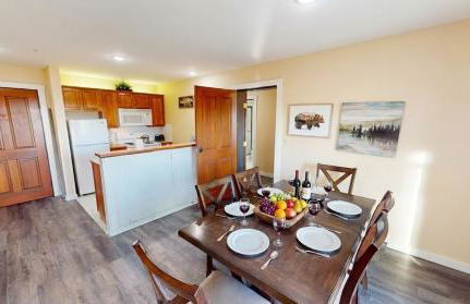 Lux Stay USA Ballhooter Twin Gables Ski-InOut Hot Tub - Foto 9