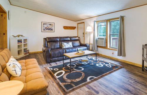 Charming Watkins Glen Home with Deck and Yard! - Foto 4