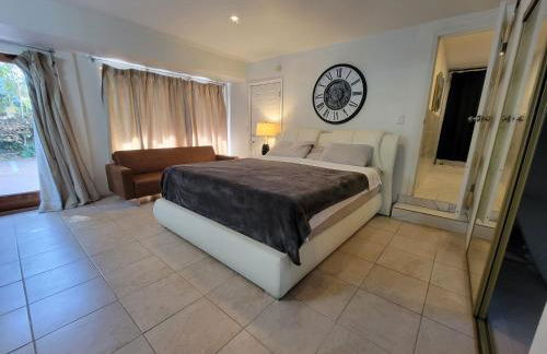 Private guest studio 5 minutes to Rodeo Drive and in great area - Foto 7