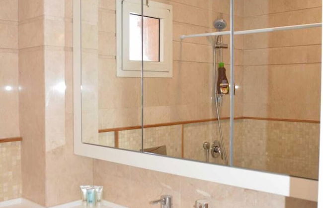 Renovated White 3BD next to Beach - Pool - Foto 19