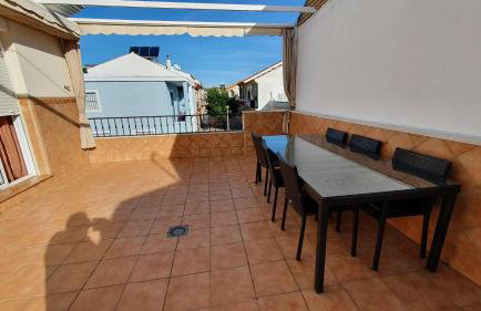 Casa céntrica, 3 dormitorios, gran terraza, cerca de la playa - Foto 11