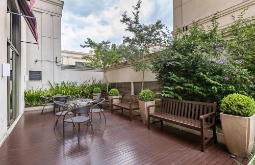 Luxuoso Apt Batel - 4 Minutos do Shopping Pátio Batel c/ Garagem, Piscina, Sauna e Academia - Foto 52