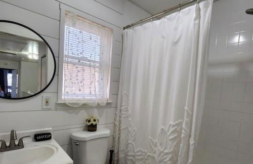 The Bay House- New Kitchen & Updates! An AC Vibe!! - Foto 61