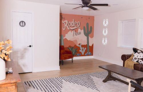 The Rodeo House - Near Rodeo Arena - Photo 9