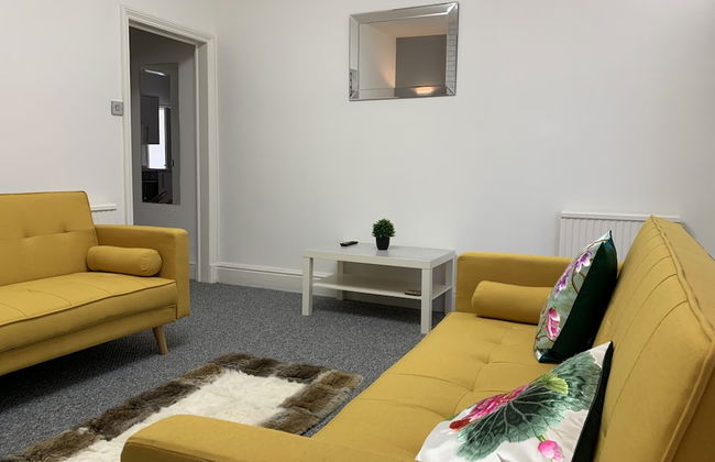 GuywoodHouse - Photo 12