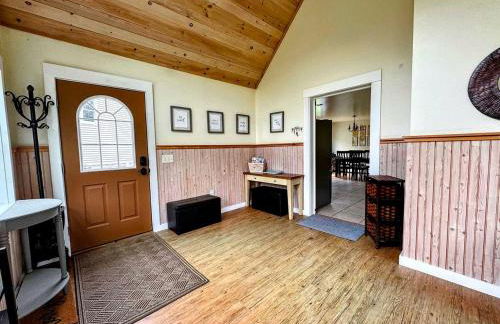 Charming Dog-Friendly Beach House with Fire Pit & Jetted Tub Near Carters Beach in Hancock, Maine - Foto 26