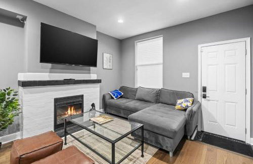 Charming Home Parking, Sleeps 10, WFH Space - Foto 26