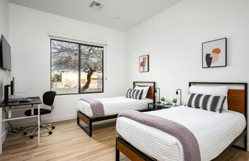 Mountain views swimming a private escape at Sonoran Serenity - Foto 28