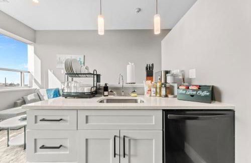 Modern 1 Bedroom Apartment with 2 TVs Fast WiFi and Free Parking - Foto 4