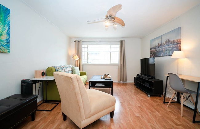 The Cozy Corner A Capitol Hill Escape - Photo 7