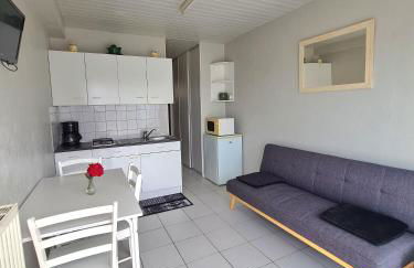 2 logements séparés 2 et 5 couchages au Rez-de-Chaussée à Chambretaud, 5 min Puy du Fou - Photo 10