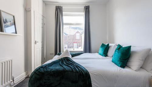 3 Bed House - Sleeps 6 - Parking - Wifi - Foto 2