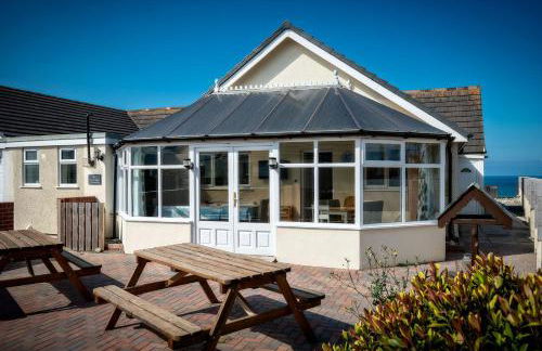 Sound of the Sea, beach front Bungalow with hot tub, in Tywyn - Foto 54