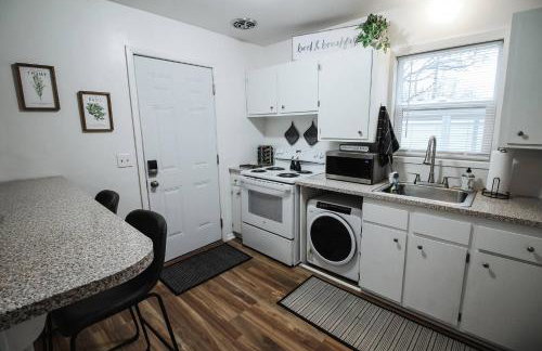 Fenced Lot W Home Gym plus Washer and Dryer - Foto 4