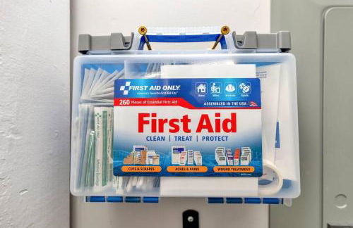 Stay, Play and Pass Go at the Monopoly Penthouse! - Foto 23