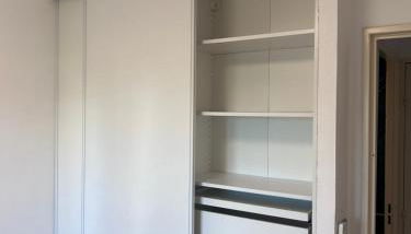 Olympie, airport, train and tram station Fully equipped for 3 peoples - Foto 3, wardrobe