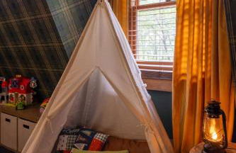 Family Retreat Sauna Hot Tub Games Peloton - Photo 10