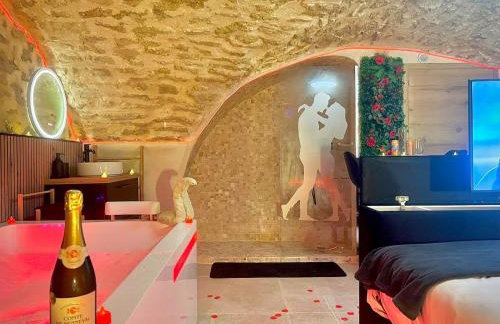 Secret LoveRoom - SpaBalnéo, Lit King Size, CLIM, Chic, calme et discret, 2 personnes - Foto 24