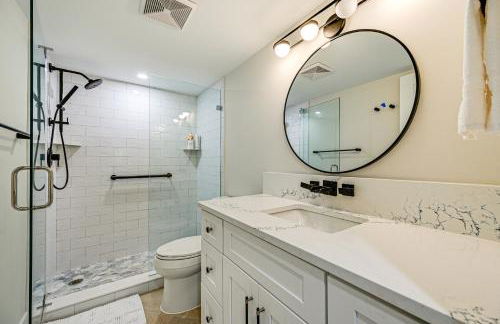 Upscale Naples Condo with Pool Access Walk to Pier! - Foto 17