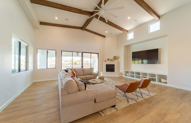 Vanderpump Rules Lake Havasu Luxury Villa w Pool - Photo 33