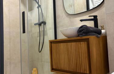 Le Chêne Doré Appartement romantique avec Jacuzzi Privé au cœur du centre touristique - Foto 7