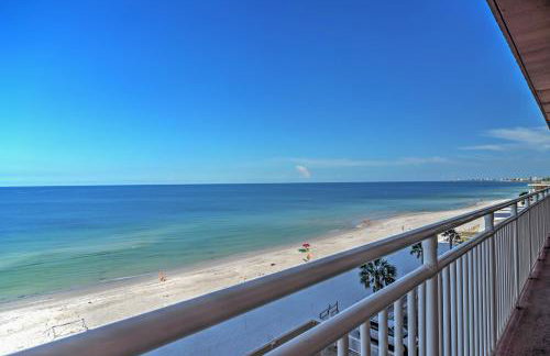 Beachfront St Petersburg Condo with Community Pool! - Foto 1
