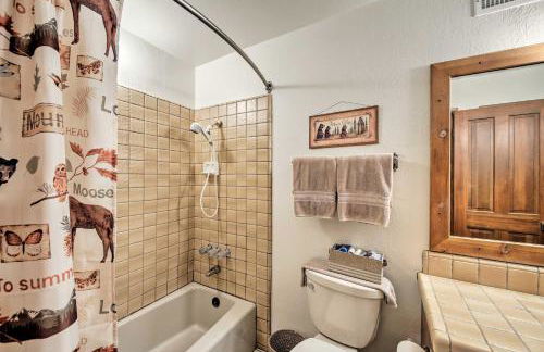 Spacious Lake Arrowhead Home with 2 Decks and Views - Foto 19