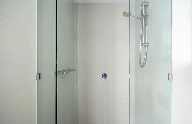 Modern Apartment in Darling Harbour - Photo 14