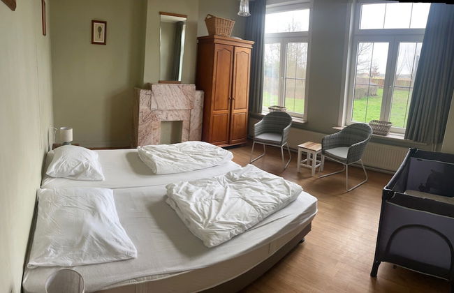 Pet-friendly Farmhouse - Photo 9