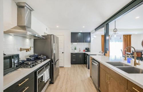 Oak Forest Retreat Sleeps 13 Near Heights - Foto 32