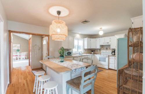 Serene single story, Grill, Fire Pit, fenced yard and Pet friendly stay - Foto 6