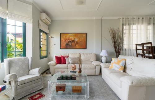 House with cozy garden BBQ and free parking - Foto 15