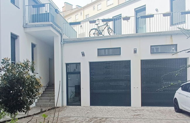 Cozy Apartment with Free Parking - Foto 21