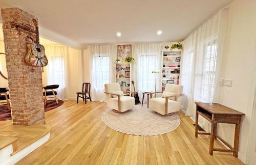 Renovated home seconds from town - Foto 47