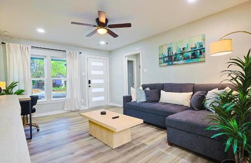 3BR Richardson Park Retreat With Deck Sleeps 11 - Photo 54