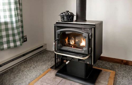 Lustrous Lakefront Cabin Oasis near Lake Ferndale in West Virginia - Foto 35