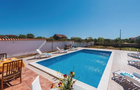 Four-Bedroom Holiday Home In Cista Velika - Photo 8