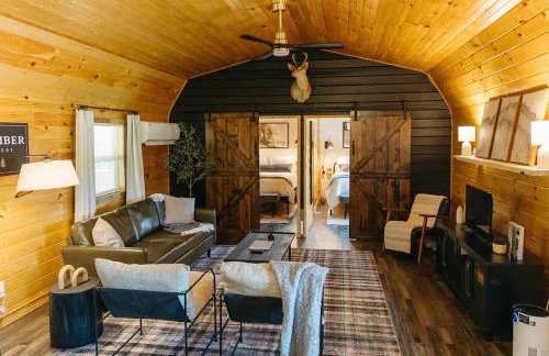 "Lumber Lodge" - Comfy & Woodsy Stay in RRG/Auxier - Foto 1